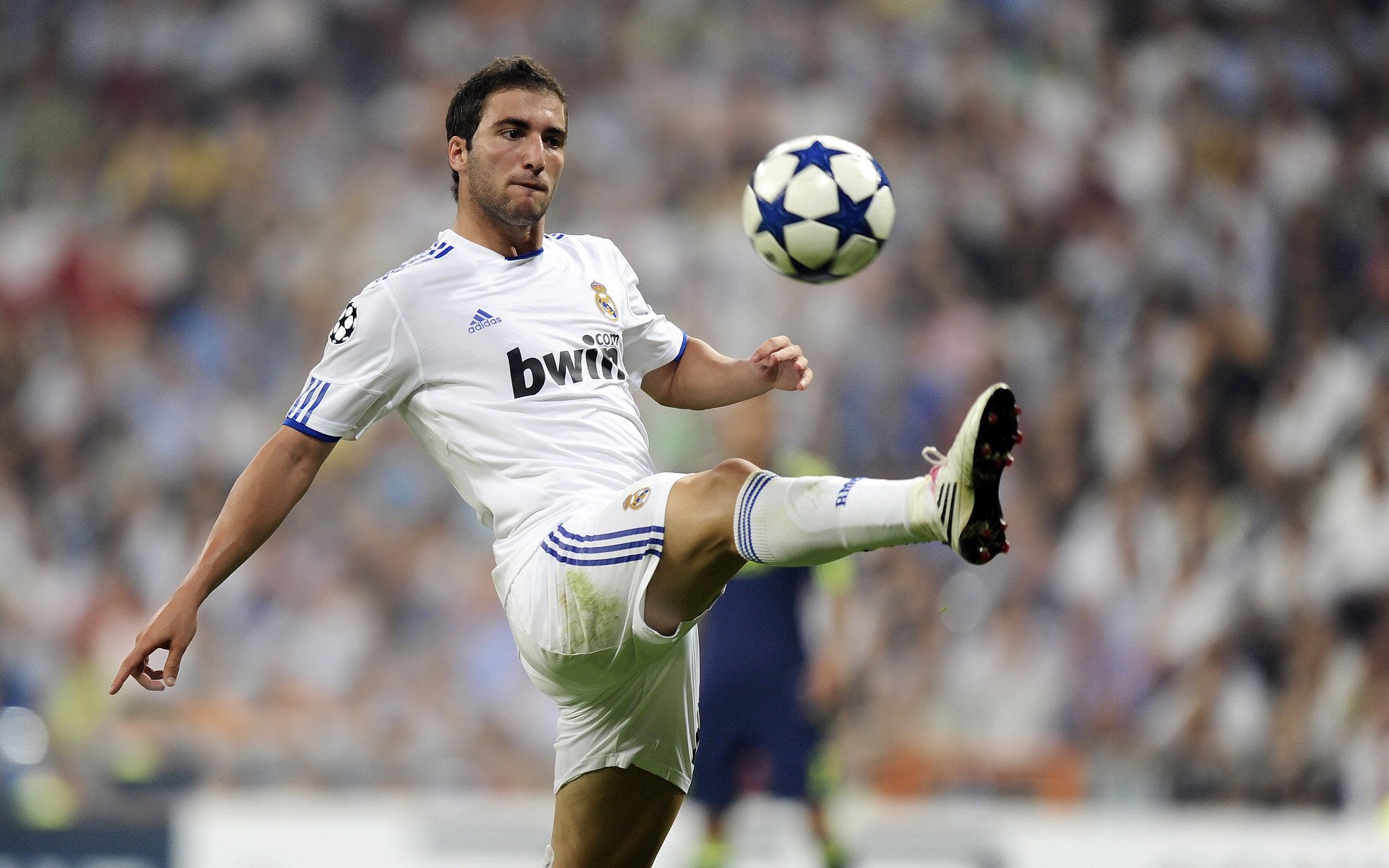 巴萨客场2-1战胜奥萨苏纳，艰难取胜，巴萨对奥萨苏那