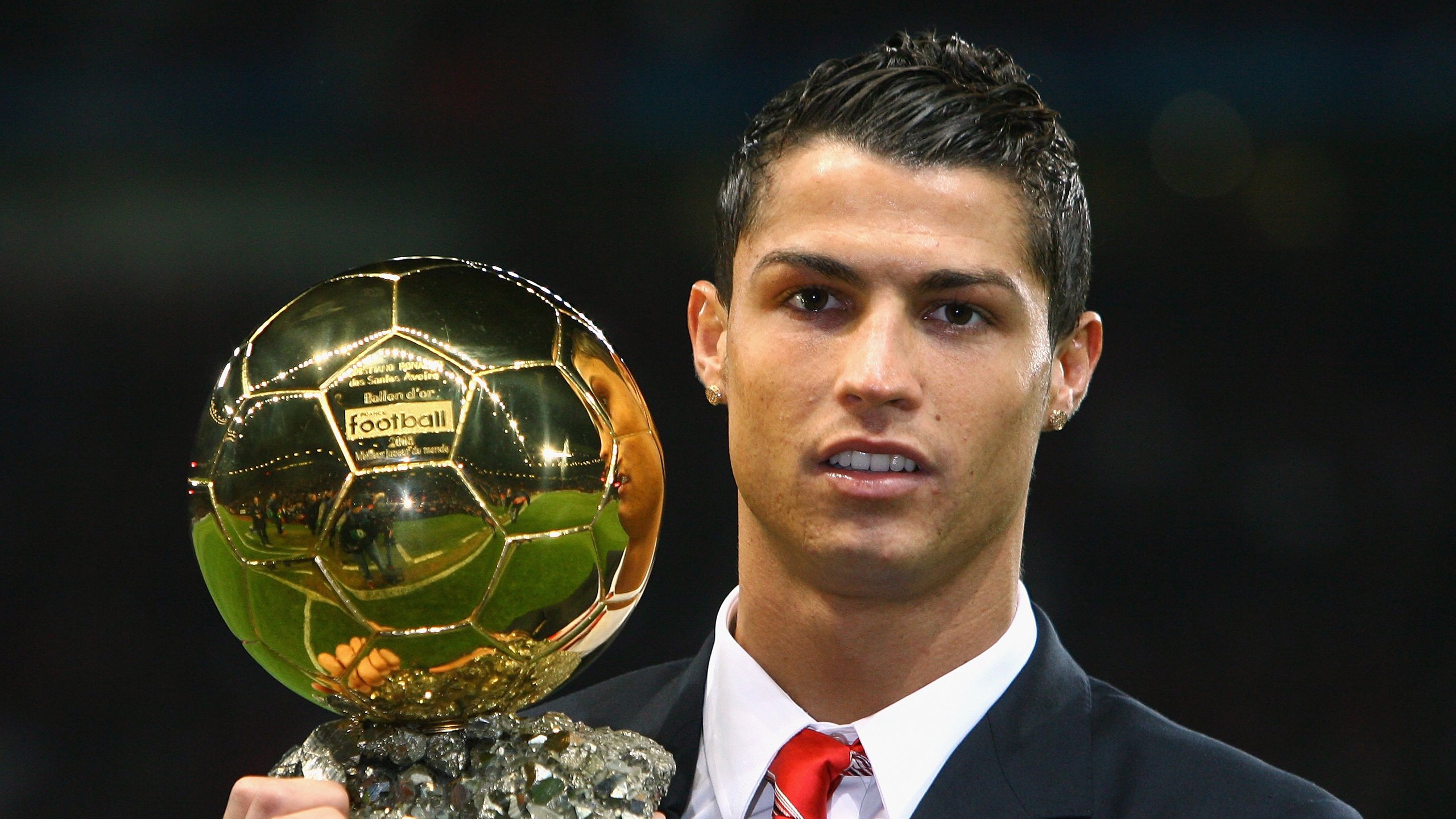 爱游戏登录入口-科技助阵：欧冠转播创新，激发观众热情，欧冠科普