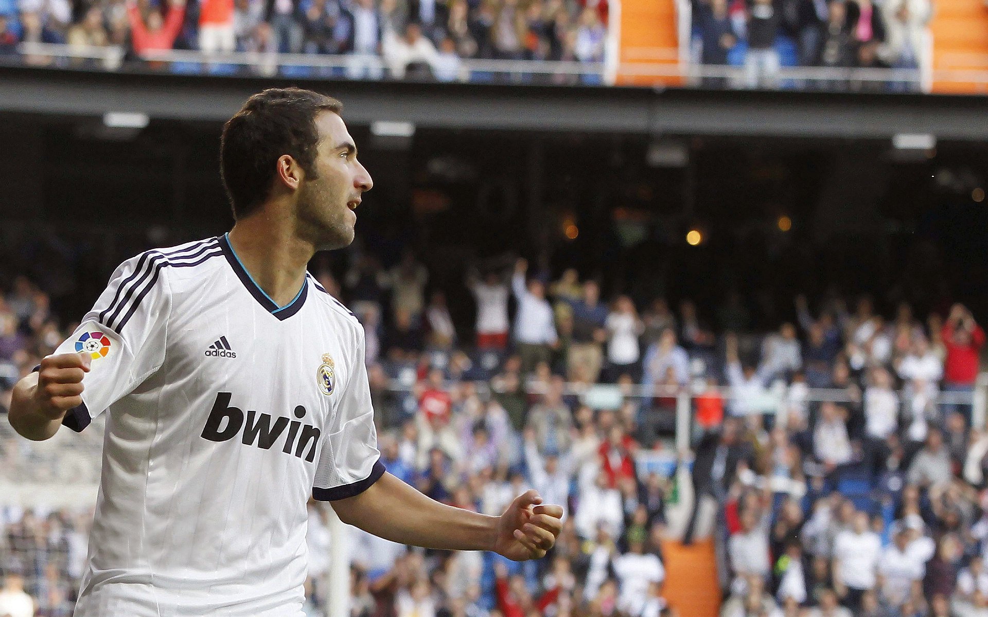 西甲焦点战：皇马客场挑战巴萨，战况激烈，悬念终未揭晓，1314赛季西甲第29轮皇马对巴萨